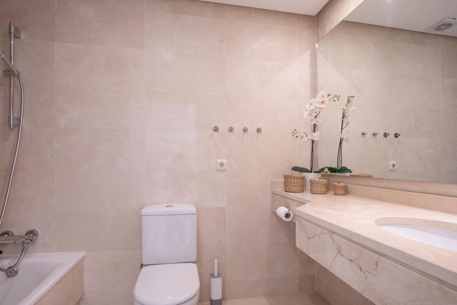 Alcazaba Lagoon Estepona Golf Apartment Bagian luar foto