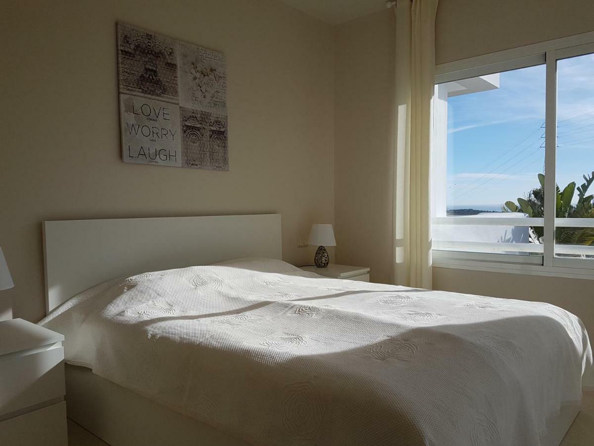 Alcazaba Lagoon Estepona Golf Apartment Bagian luar foto