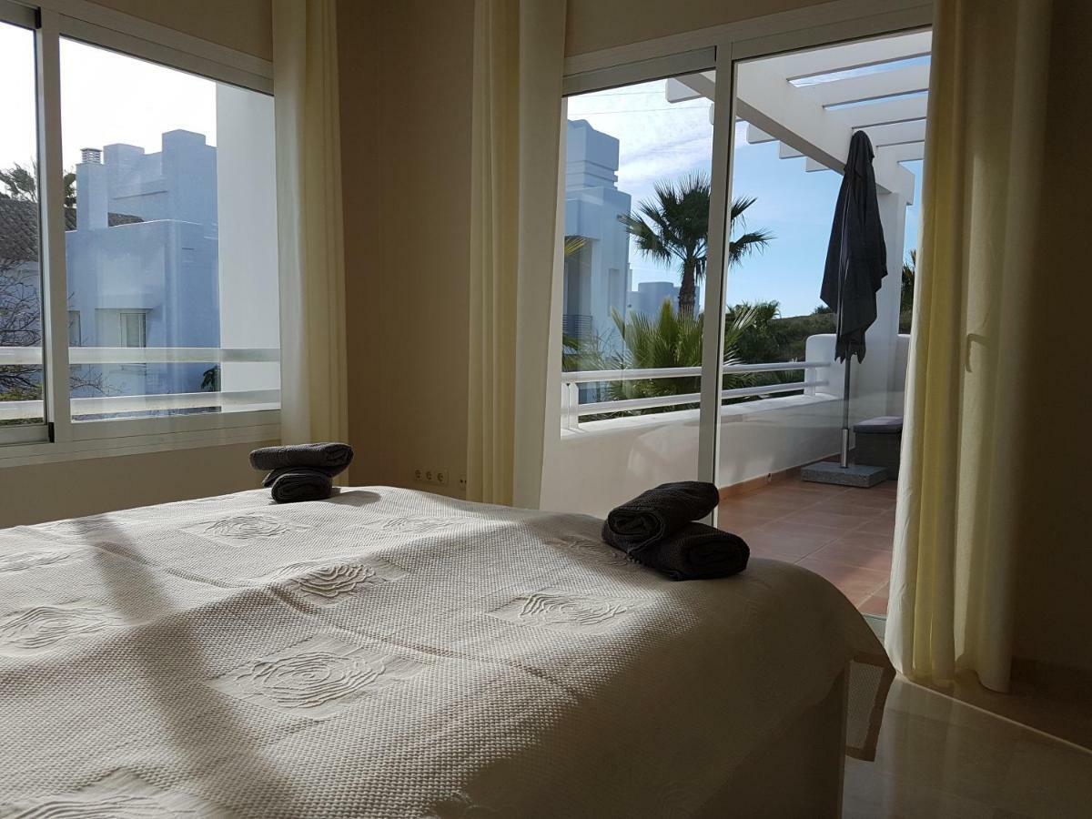 Alcazaba Lagoon Estepona Golf Apartment Bagian luar foto